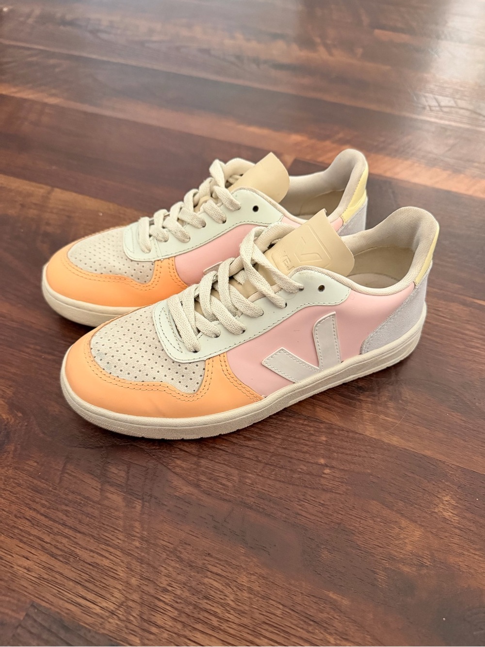 Veja V-10 LEATHER PETALE WHITE MULTICOLOR size 36